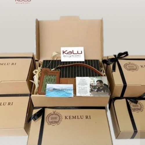 Corporate Gift KEMLU RI- 081804059024