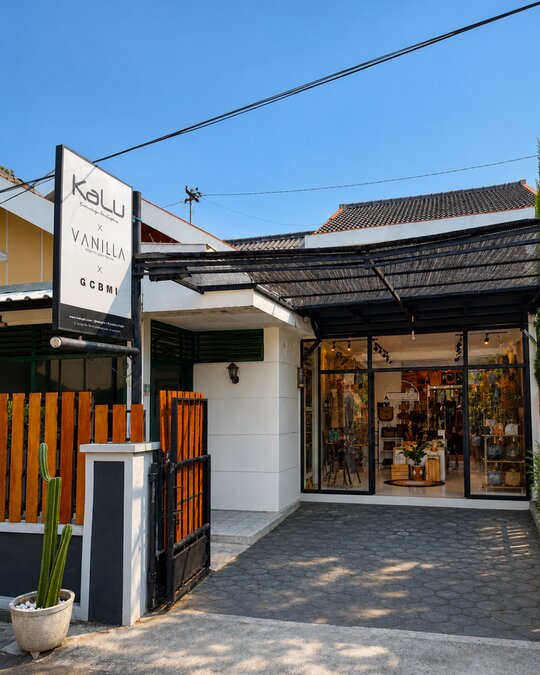 Kalu Art Pusat Oleh-oleh Souvenir, dan Busana Lurik Yogyakarta